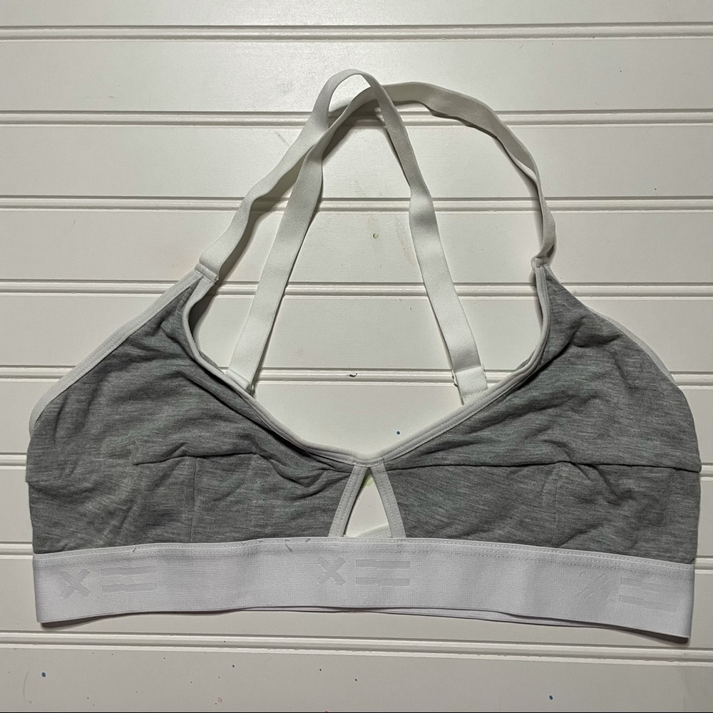 Tomboy XL Gray & White elastic Band Sports Bra